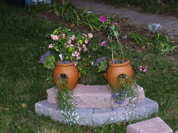 tFlower_Pot1.jpg (91690 bytes)